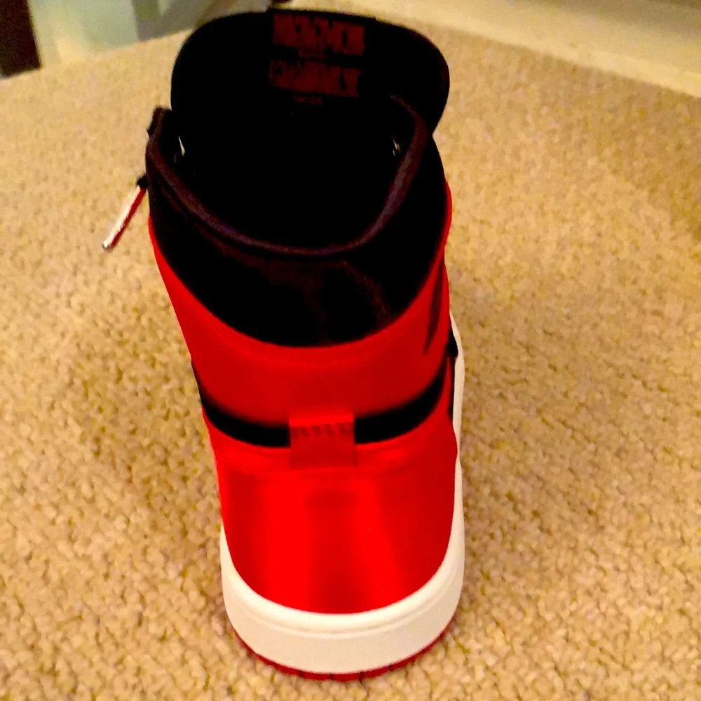 NIB never used authentic Nike air Jordans additional red laces - Picture 8 of 11